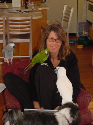 Susan Friedman con pájaros